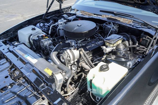 Used 1992 Pontiac Firebird Formula RWD image 16