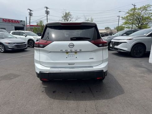 Used 2025 Nissan Rogue SV AWD/4WD image 3