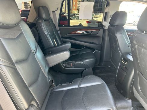 Used 2015 Cadillac Escalade Luxury image 31