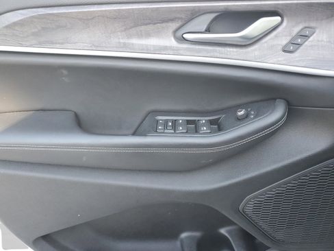 Used 2023 Jeep Grand Cherokee Limited image 13