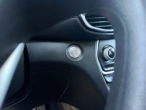 Used 2019 Hyundai Santa Fe SEL image 14