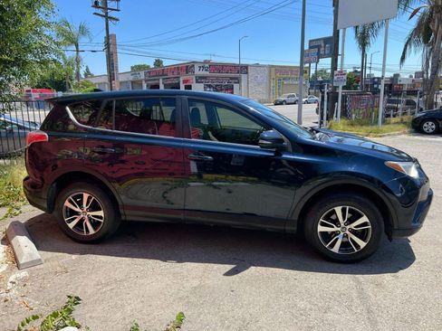 Used 2018 Toyota RAV4 XLE image 4