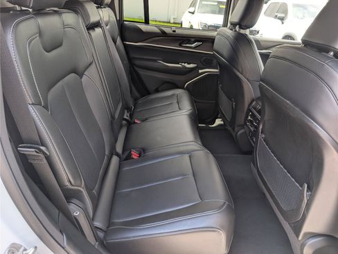 Used 2022 Jeep Grand Cherokee Limited 4xe w/ Luxury Tech Group II AWD/4WD image 11