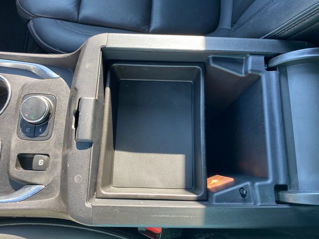 Used 2023 Chevrolet Traverse RS FWD image 24