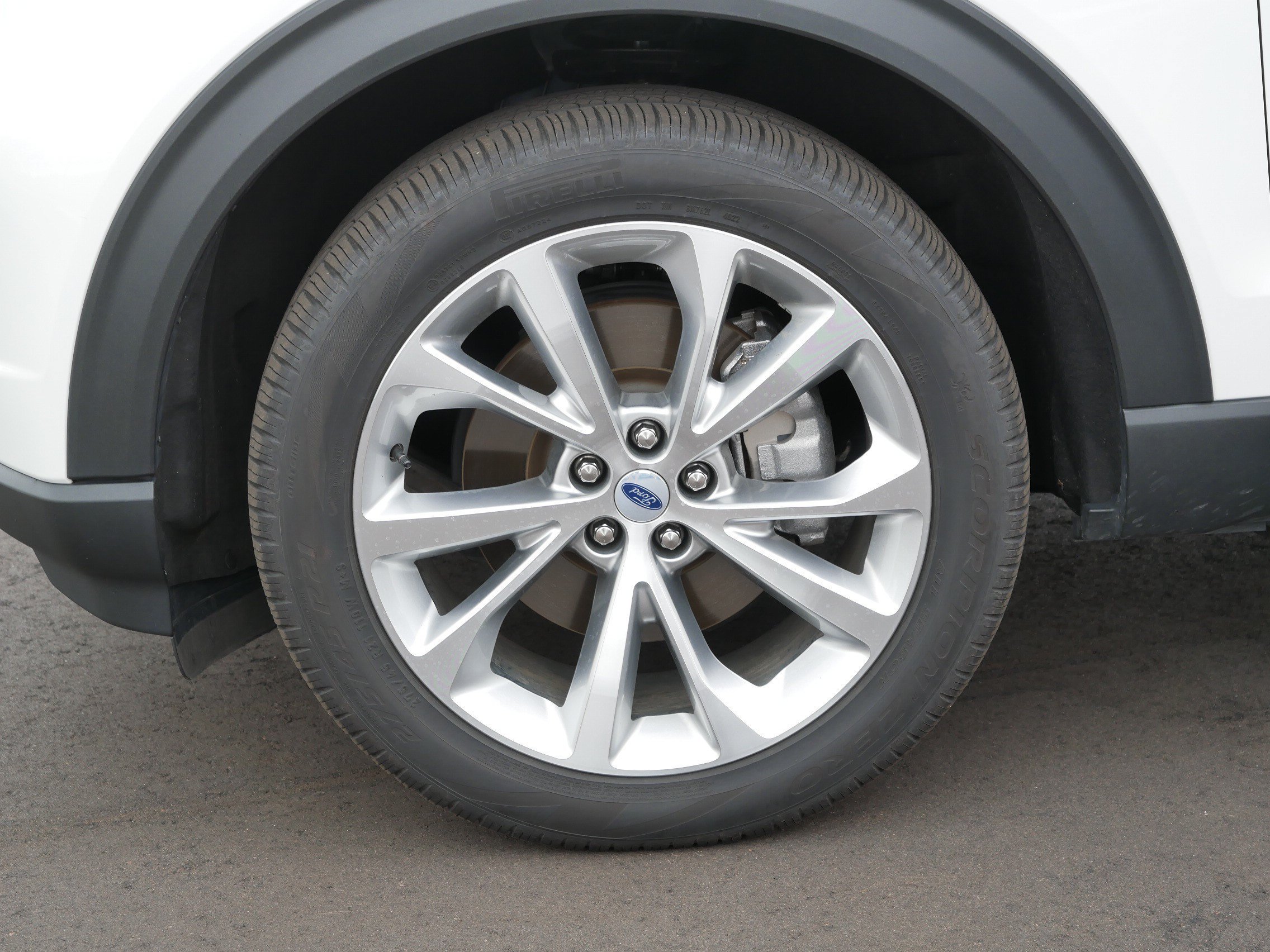 Used 2023 Ford Explorer Platinum w/ Class IV Trailer Tow Package AWD/4WD image 9