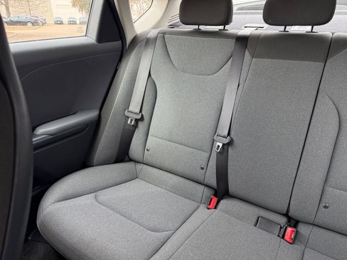 Used 2025 Kia K4 LXS image 40