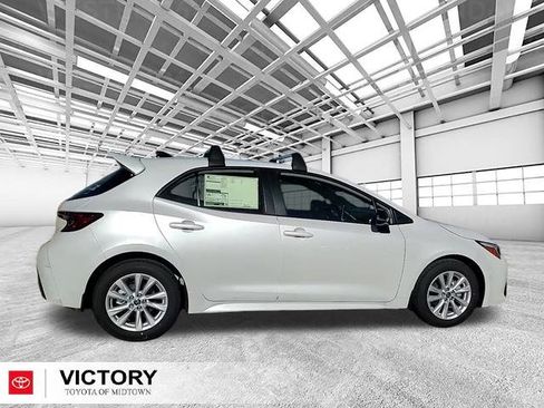 Used 2026 Toyota Corolla SE image 2