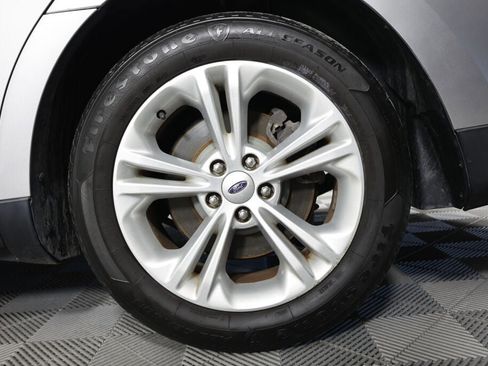 Used 2015 Ford Taurus SE image 8