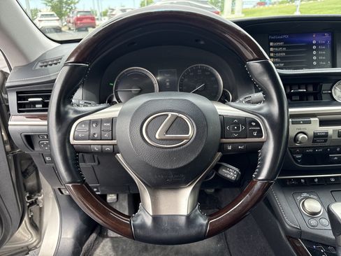 Used 2017 Lexus ES 300h w/ Luxury Package FWD image 53