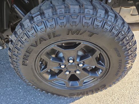 Certified 2022 Jeep Gladiator Sport AWD/4WD image 12