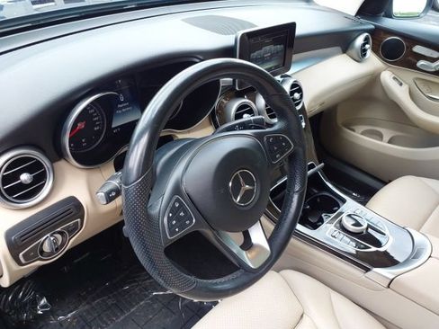 Used 2017 Mercedes-Benz GLC 300 4MATIC image 6