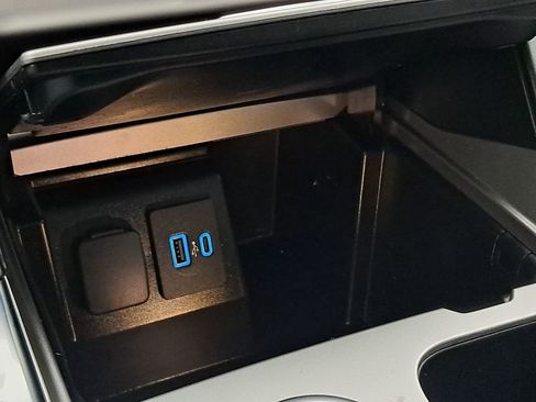 Used 2021 Ford Explorer XLT w/ Equipment Group 202A image 18