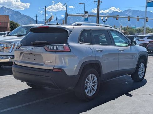 Used 2020 Jeep Cherokee Latitude AWD/4WD image 3