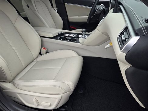 Certified 2026 Genesis G70 2.5T image 20