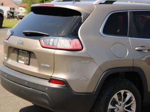 Used 2019 Jeep Cherokee Latitude Plus w/ Comfort/Convenience Group AWD/4WD image 8