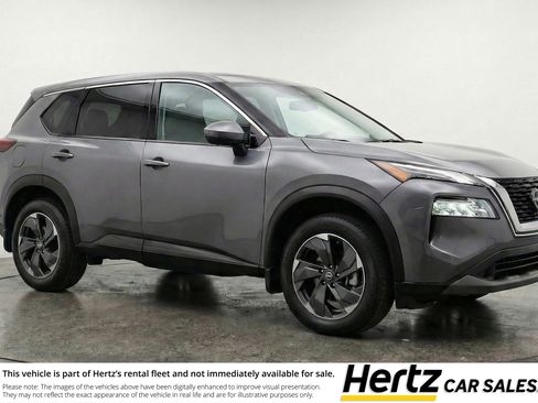 Used 2025 Nissan Rogue SV image 1