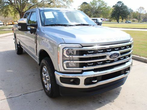 Used 2023 Ford F250 Lariat w/ Chrome Package image 4