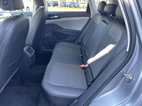 Certified 2023 Volkswagen Taos SE w/ Panoramic Sunroof Package image 24