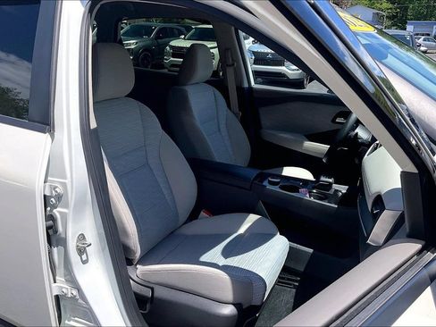 Used 2023 Nissan Rogue SV AWD/4WD image 7
