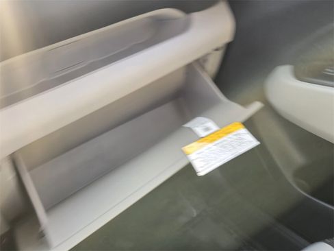 Certified 2025 Hyundai Venue SEL image 20