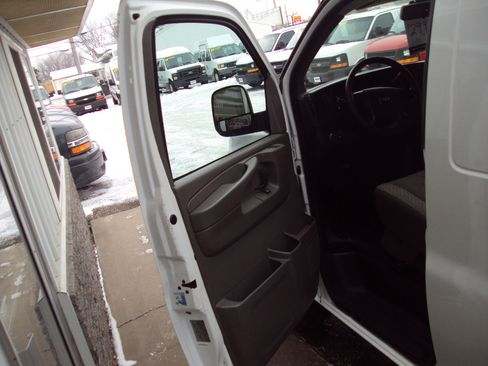 Used 2014 Chevrolet Express 1500 AWD 1500 135 image 16