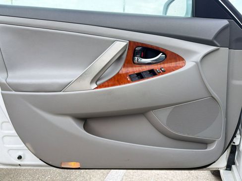 Used 2011 Toyota Camry XLE w/ XLE Extra-Value Pkg #2 image 12