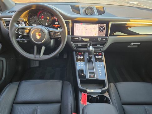 Used 2025 Porsche Macan image 33