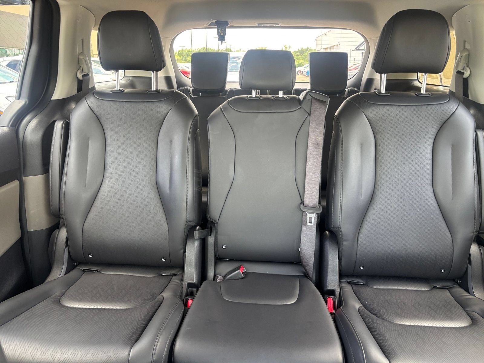 Used 2026 Kia Carnival FWD image 39