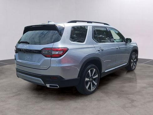Used 2023 Honda Pilot Touring image 4