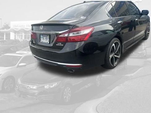 Used 2016 Honda Accord Touring image 8