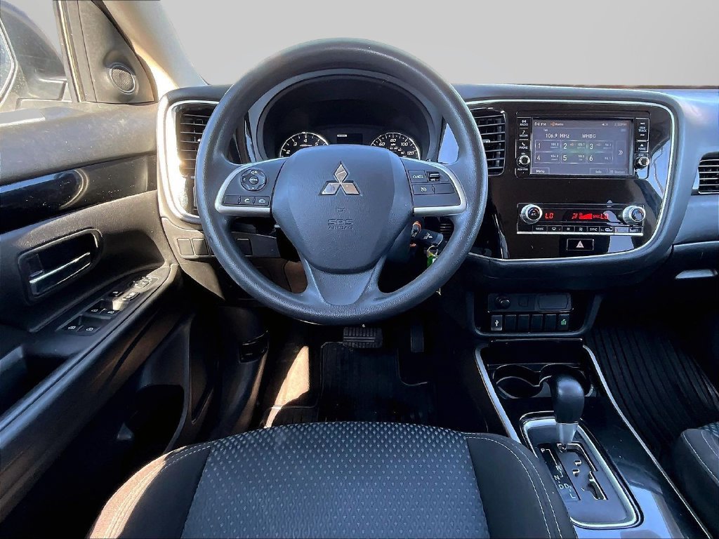 Used 2020 Mitsubishi Outlander ES AWD/4WD image 9
