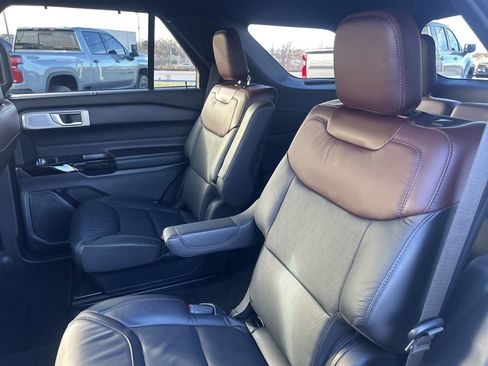 Used 2022 Ford Explorer Platinum w/ Equipment Group 601A image 38