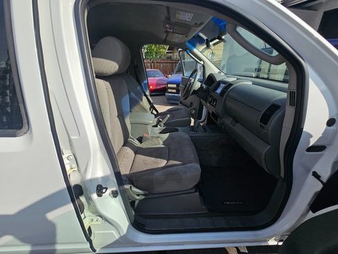 Used 2005 Nissan Frontier SE image 15