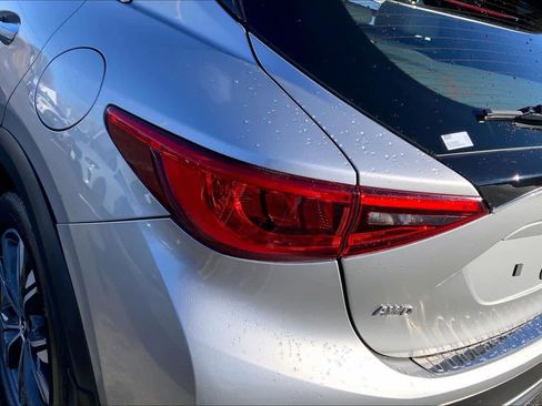 Used 2018 INFINITI QX30 Premium w/ Cargo Package image 28