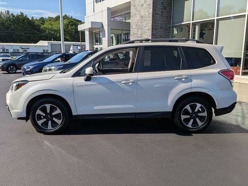 Used 2017 Subaru Forester 2.5i Premium AWD/4WD image 6