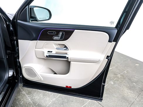 Certified 2025 Mercedes-Benz GLB 250 image 25