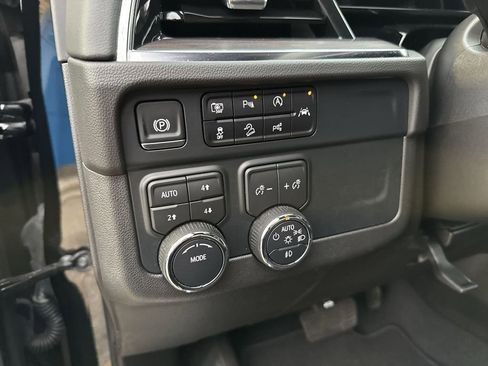 Certified 2025 Chevrolet Suburban Z71 AWD/4WD image 30