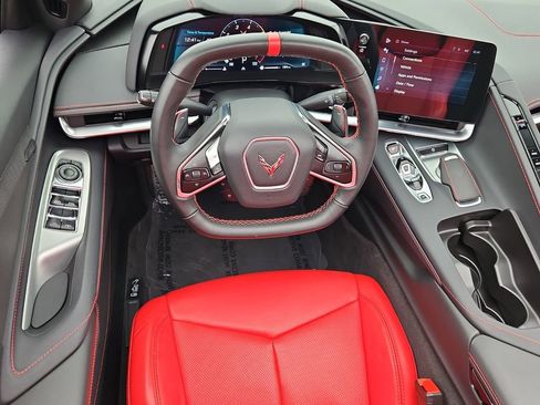 Used 2024 Chevrolet Corvette Stingray Convertible w/ Z51 Performance Package image 15