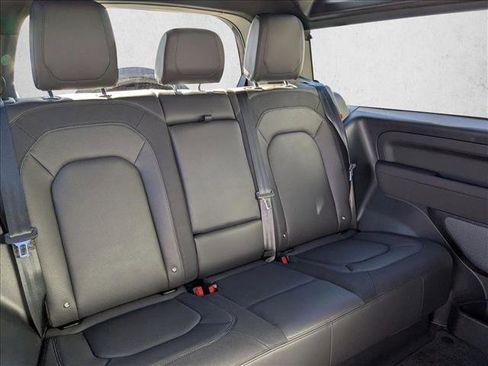 Used 2023 Land Rover Defender 90 X-Dynamic SE image 19