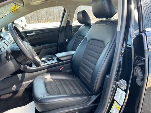Used 2018 Ford Fusion SE w/ Equipment Group 601A image 9