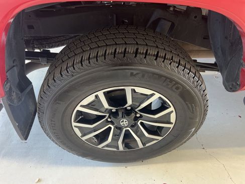 Used 2022 Toyota Tacoma TRD Sport AWD/4WD image 14