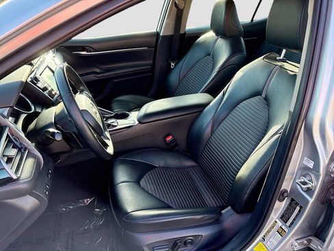 Used 2020 Toyota Camry SE FWD image 19