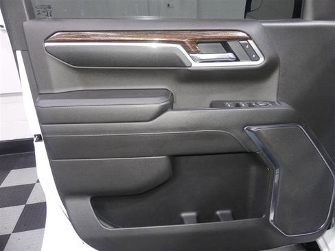 Used 2022 GMC Sierra 1500 Elevation w/ LPO, Elevation Black Package image 16