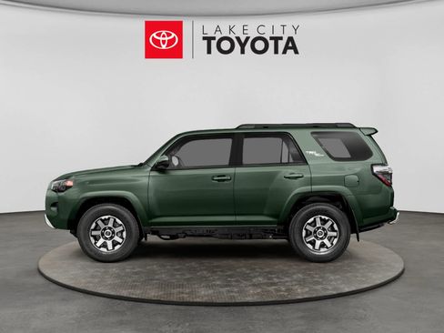 Used 2022 Toyota 4Runner TRD Off-Road AWD/4WD image 3