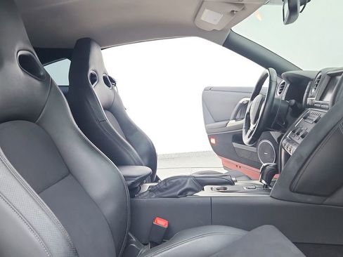 Used 2009 Nissan GT-R Premium image 31