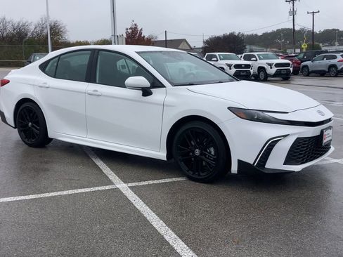 Used 2026 Toyota Camry SE w/ Convenience Package image 2