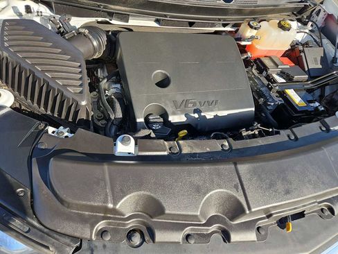 Used 2023 Chevrolet Traverse LT image 15