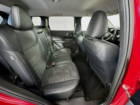 Used 2024 Mitsubishi Outlander SE image 26