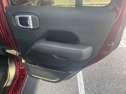 Used 2021 Jeep Gladiator Overland image 8