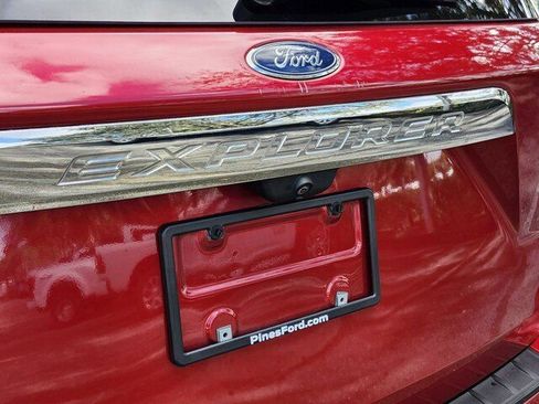 Used 2021 Ford Explorer XLT image 9